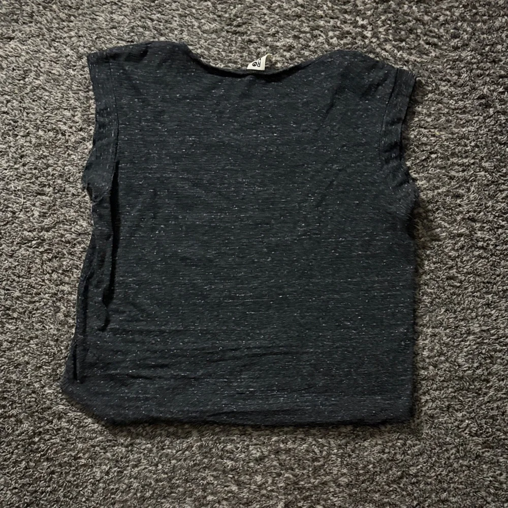Roxy Charcoal Tee with Multicolor Heart Graphic - Picture 5 of 5